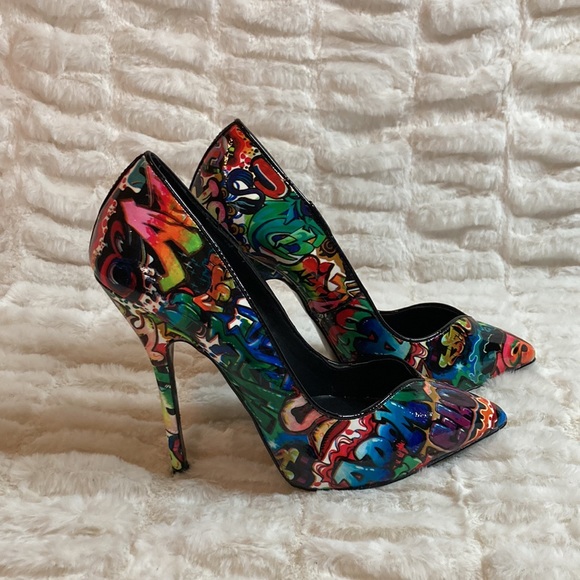 Steve Madden X Keisha Cole Graffiti Pumps - Picture 2 of 5